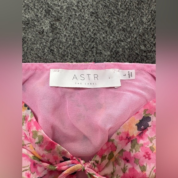 *ASTR The Label Pink Magenta Floral Cropped Keyhole Front Tie Size Lrg NWT - Picture 5 of 8